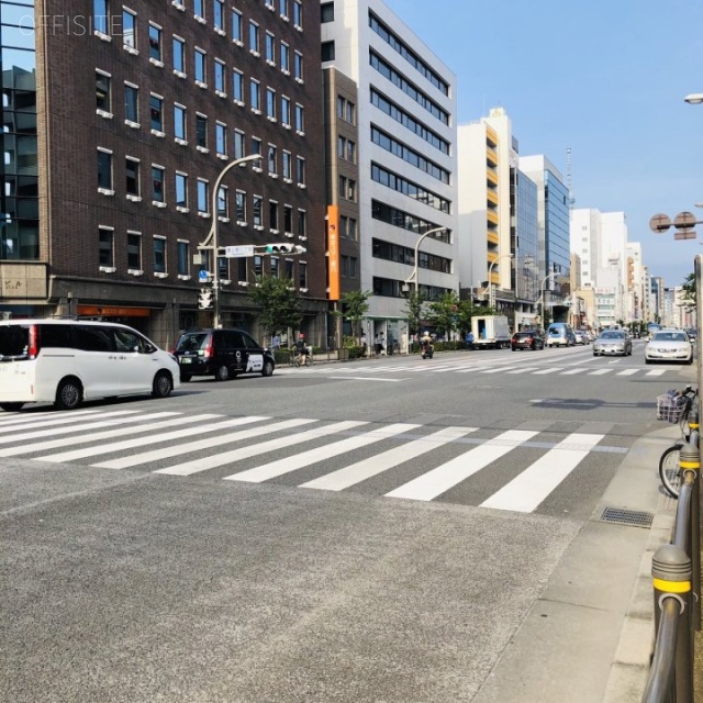 上野Mビル　ビル前面道路