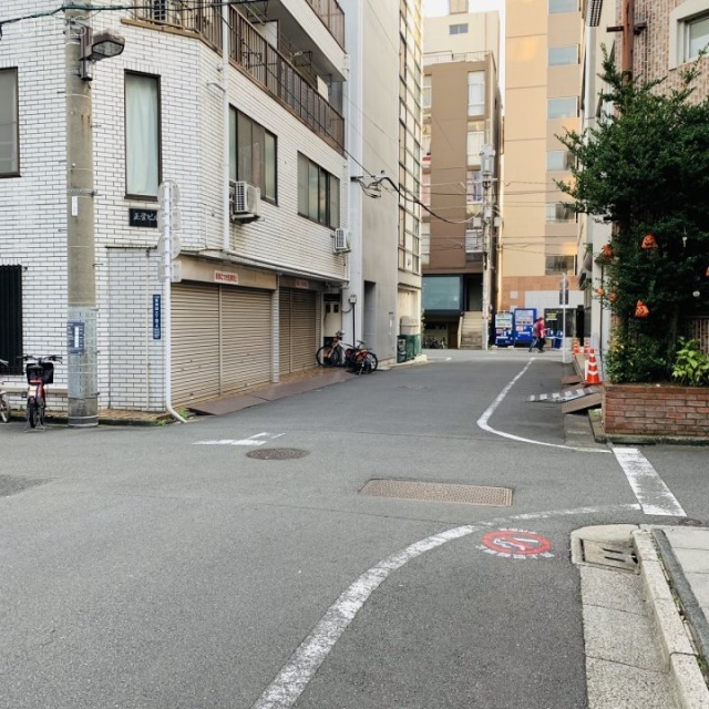 TKS東神田ビル ビル前面道路