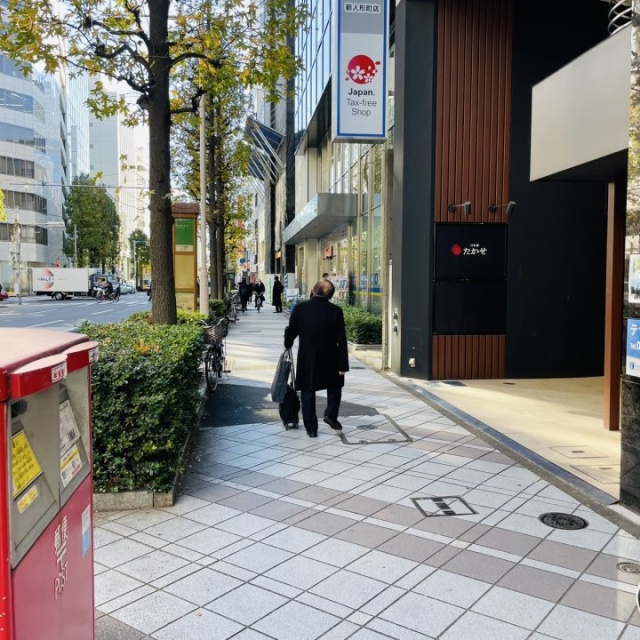 三ツ美ビル 前面歩道