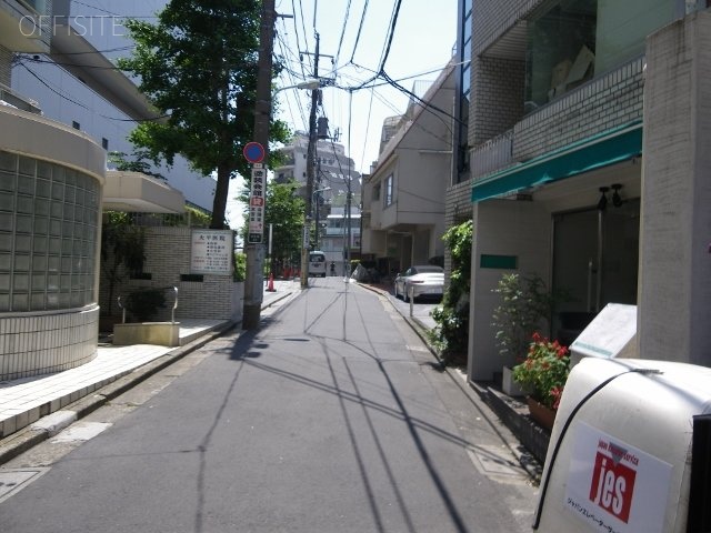 エグゼクティブ渋谷 ビル前面道路