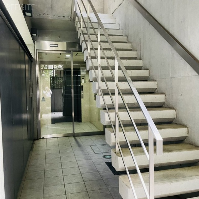 ユニマットハイダウェイビル エントランス