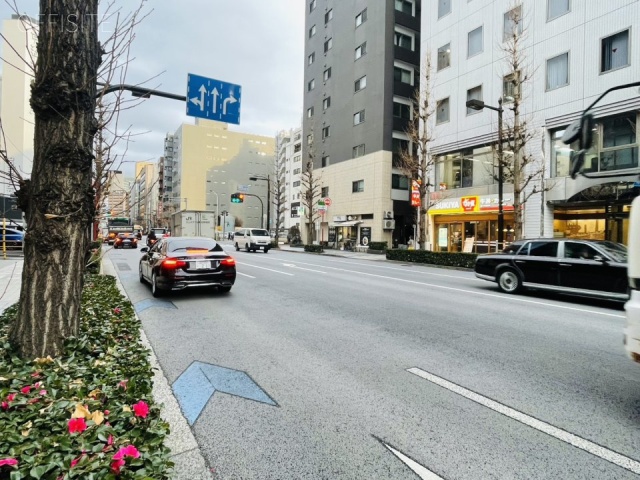 黒江屋八丁堀ビル　前面に鍛冶橋通り