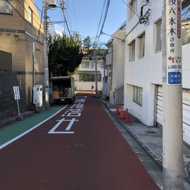 アプト・クボタ　ビル前面道路