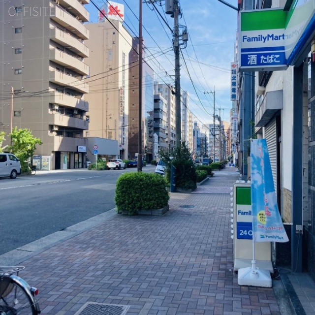 本多ビル ビル前面道路 歩道