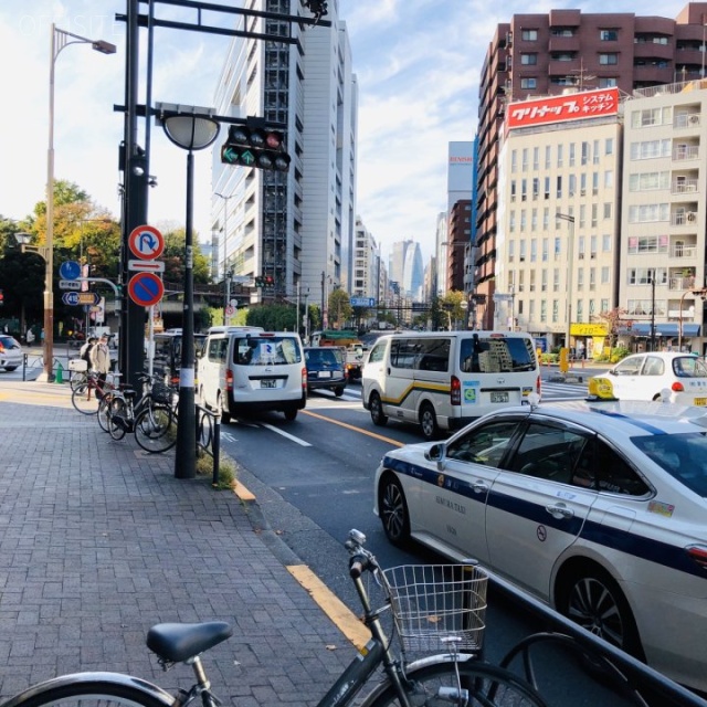 小林マンション 前面は新宿通り