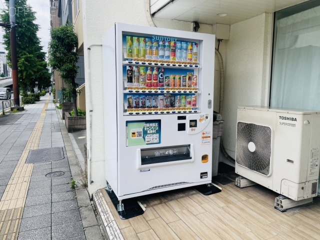 ソレイユ入谷ビル　自動販売機