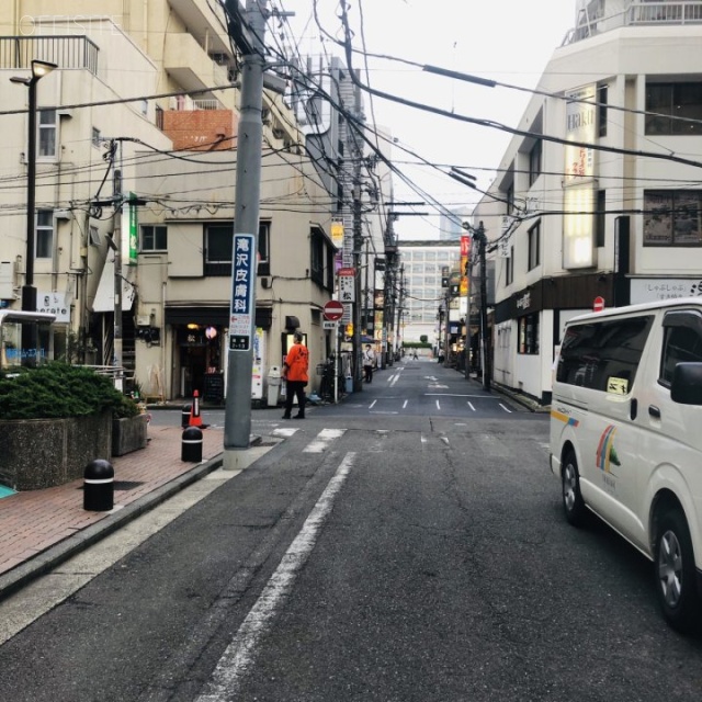 横浜エム・エスビル ビル前面道路