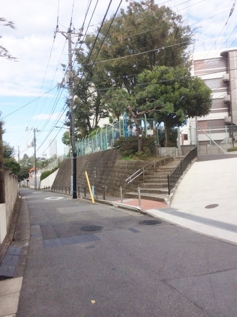 ヒルトップ神宮前 ビル周辺道路