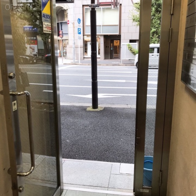 スズトミビル エントランス