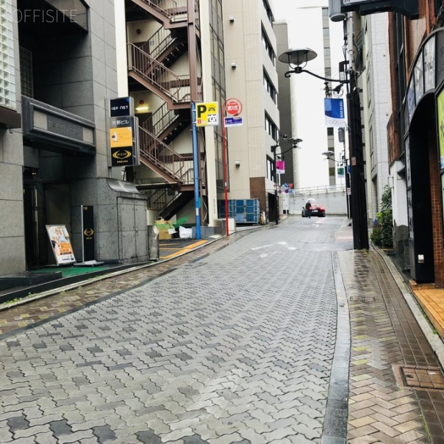 新日本ビルディング赤坂 ビル前面道路