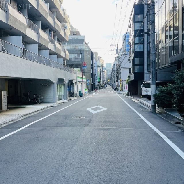 三翔ビル本郷 前面道路