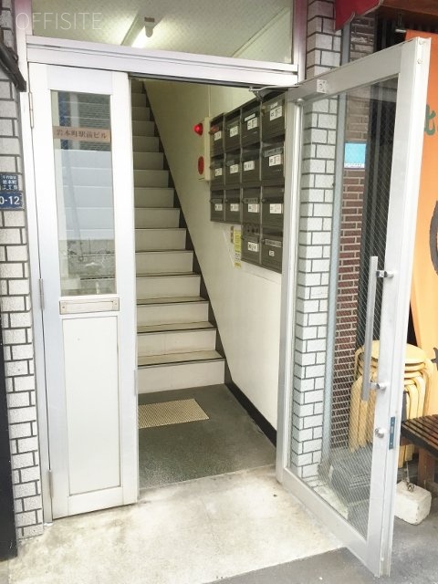 岩本町駅前ビル エントランス