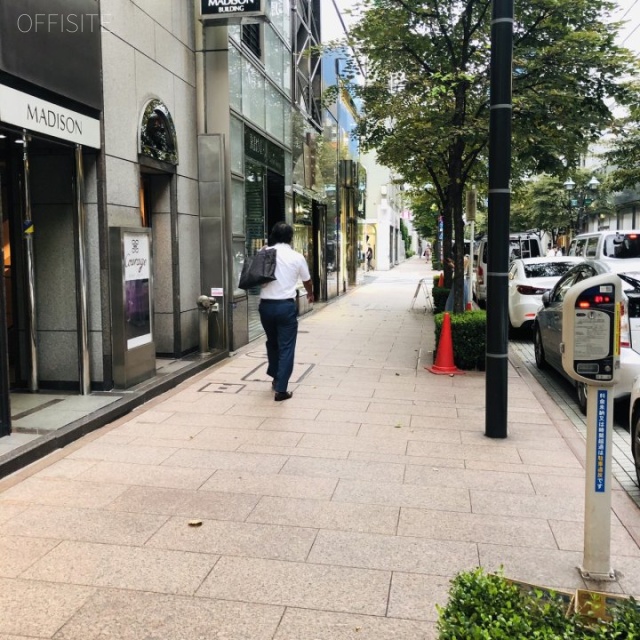 銀座マジソンビル ビル前面道路
