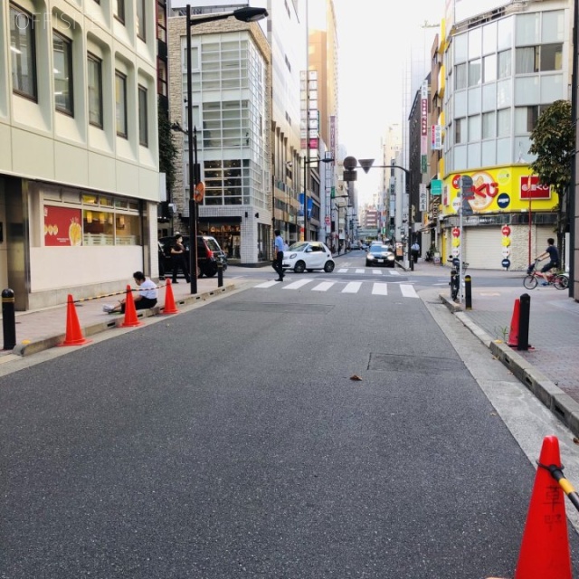 銀座美術家会館 ビル前面道路
