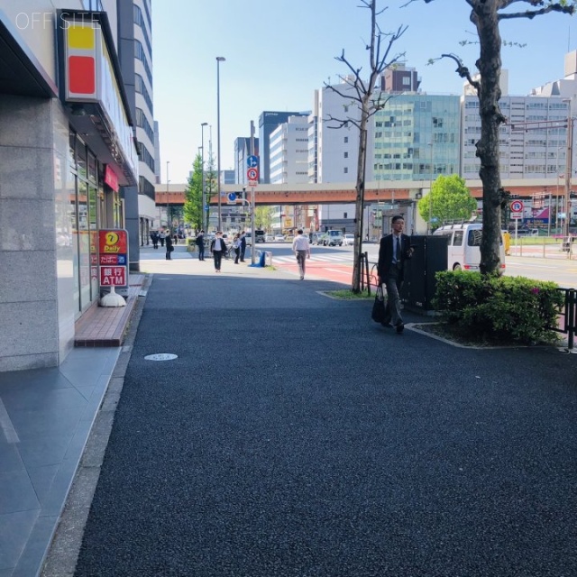 井門岩本町ビル 前面歩道