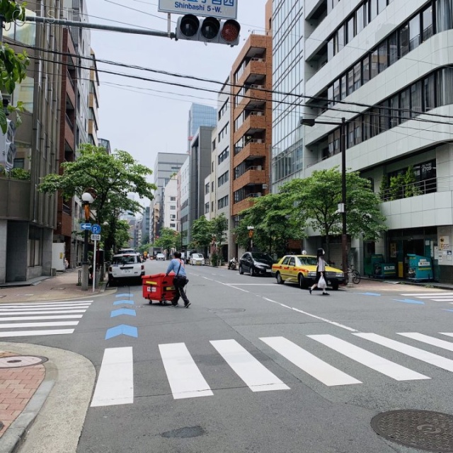 新橋SNビル ビル前面道路