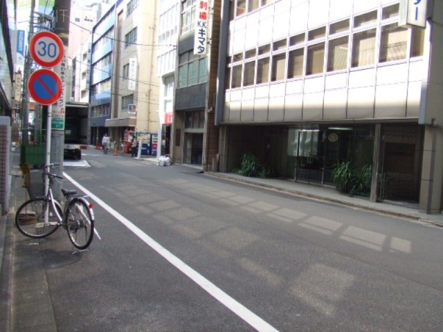 MBR99ビル ビル前面道路