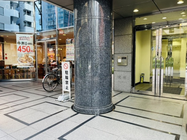 渡辺西新宿ビル　外観