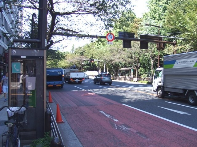 アーバンセカンドビル ビル前面道路