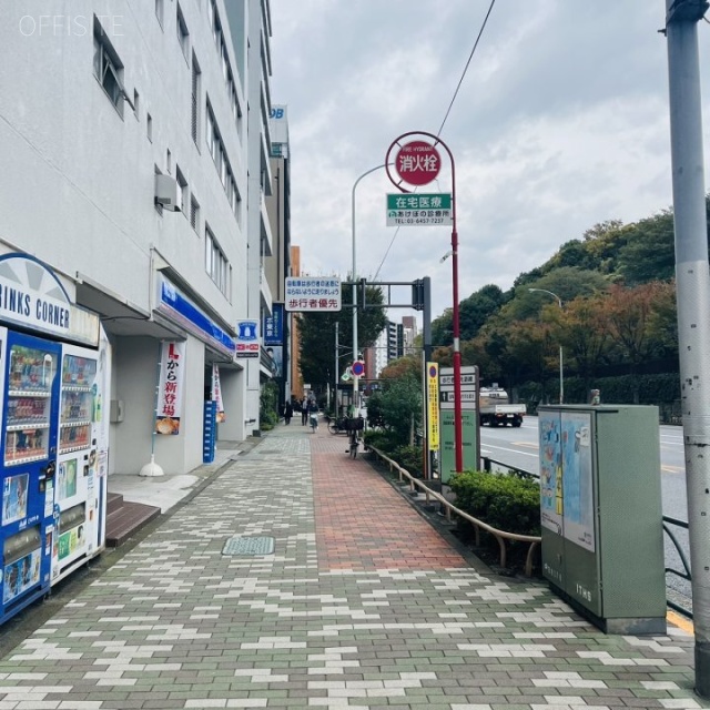 カーサ四谷 前面歩道