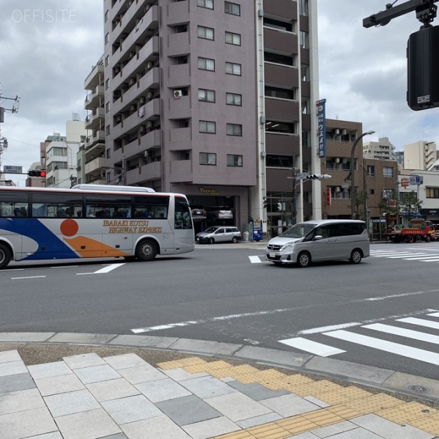 ユニカ雷門ビル ビル前面道路