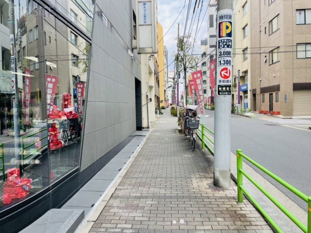 DKK東日本橋ビル 前面歩道