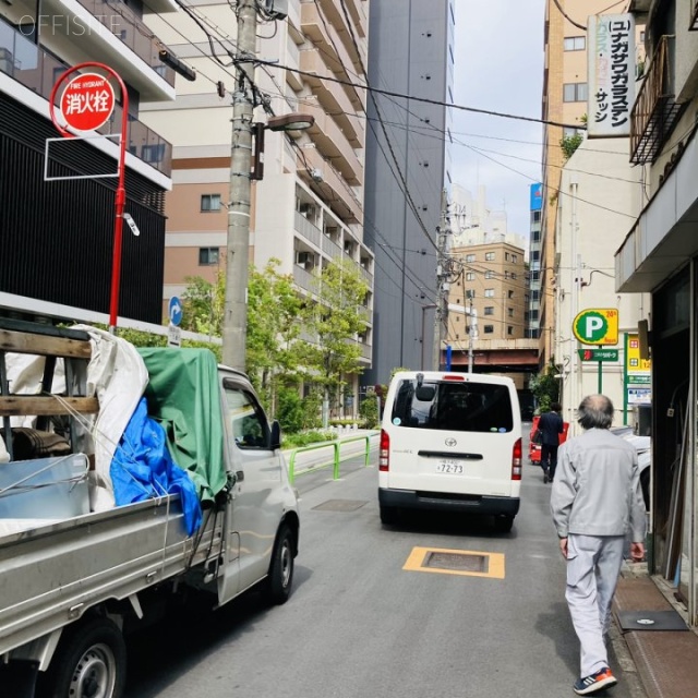JSAビル　ビル前面道路