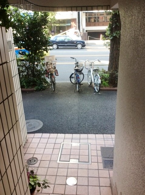 沖村ビル エントランス