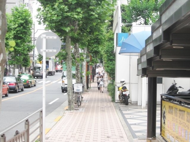 エクレール乃木坂 ビル前面道路