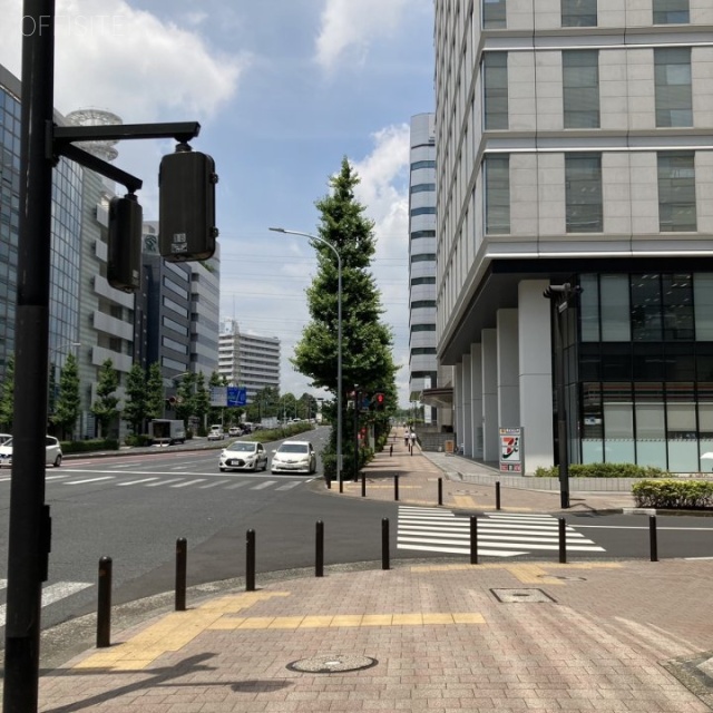 アイズビル ビル前面道路