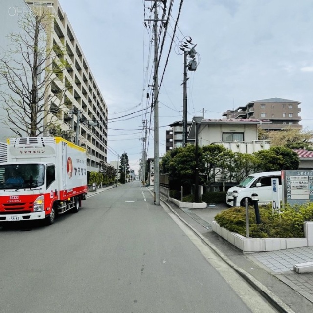 上杉オオウラビル 前面の北五番町通り