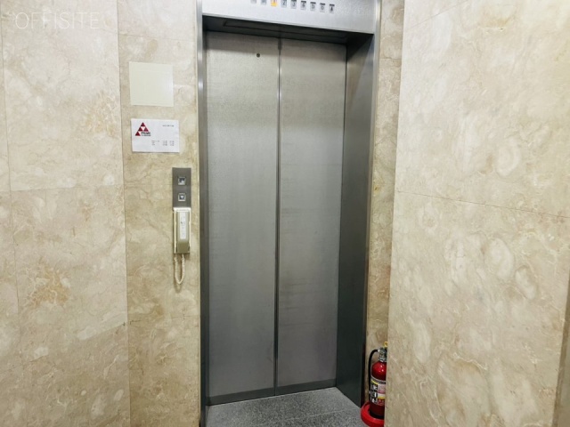 YHビル　エレベーター
