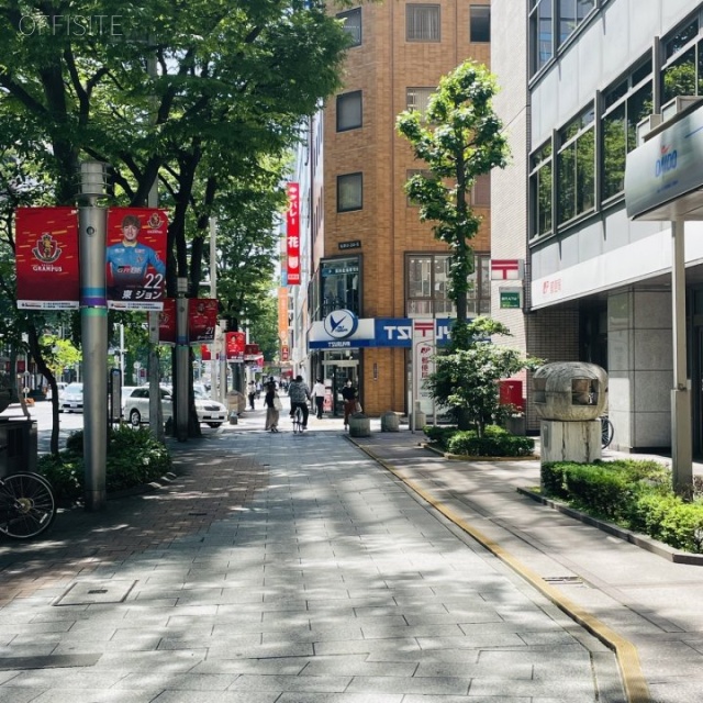 名古屋大同生命ビル　前面歩道