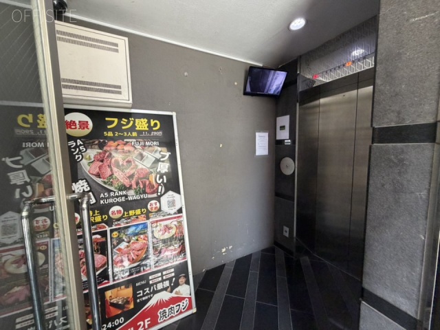 上野逸品館ビル　エントランス