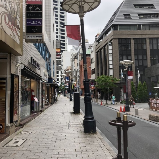 ヤブタビル ビル前面道路