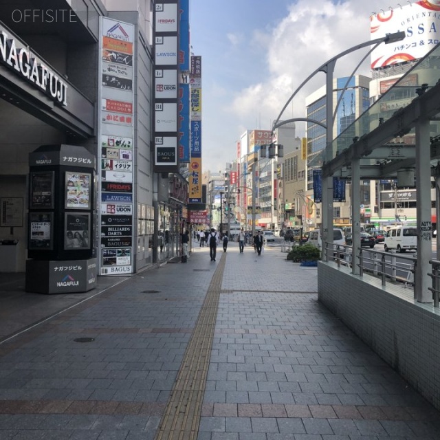 ナガフジビル ビル前面道路