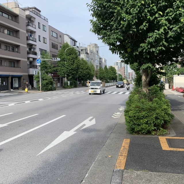 ウエル上原 ビル前面道路