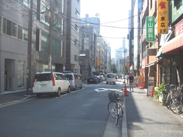 イーフロント(E/Front)ビル ビル前面道路