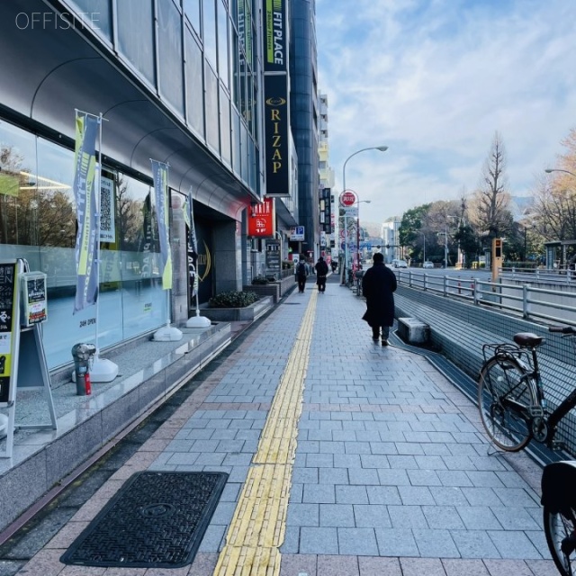 NDKロータスビル 前面歩道