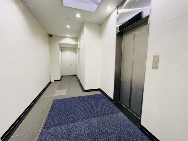 渡辺西新宿ビル　エントランス