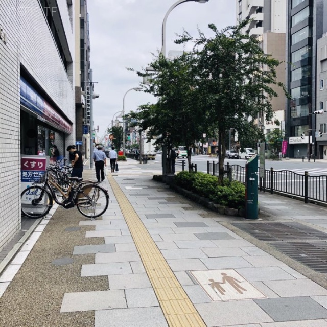 日本生命東上野ビル ビル前面道路