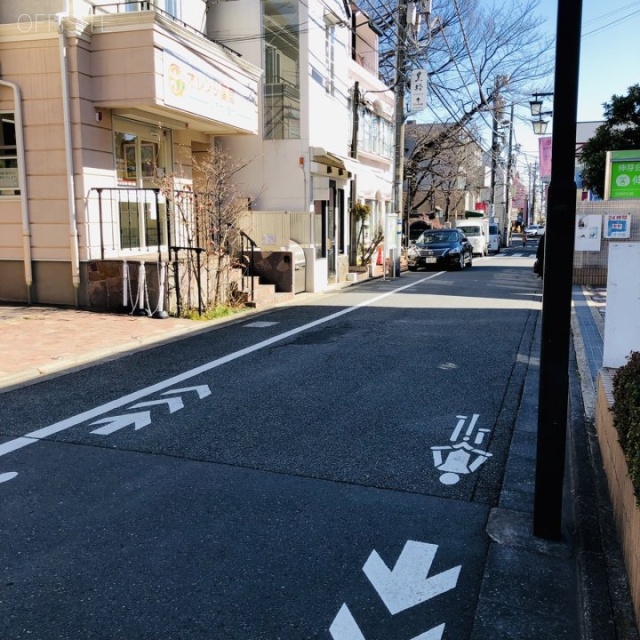 ネオプラザ自由が丘 ビル前面道路