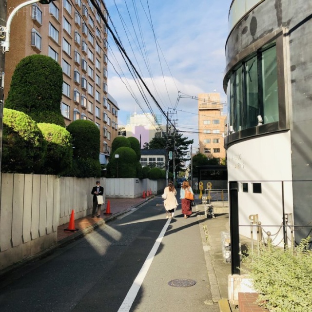 JP南青山ビル ビル前面道路