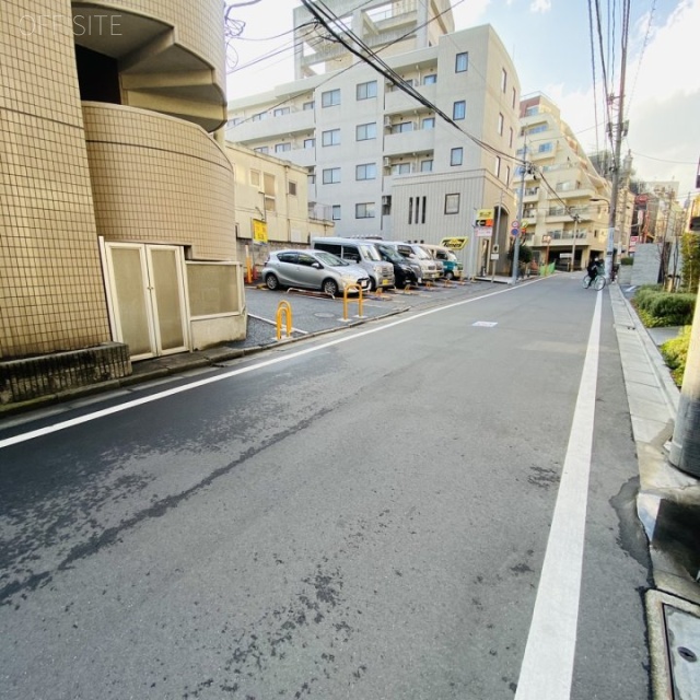 アビタメジロ ビル前面道路