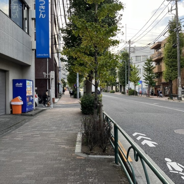 明治安田生命世田谷ビル 前面道路