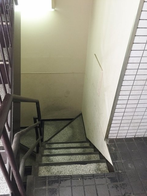 平井ビル 階段