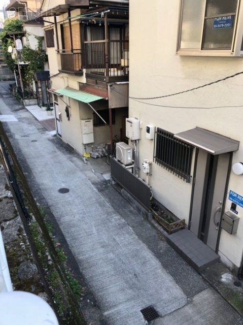 斉藤邸 ビル前面道路