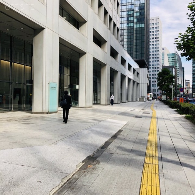 朝日生命大手町ビル ビル前面道路