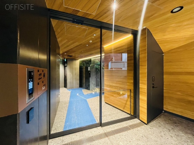 THE EDGE　エントランス