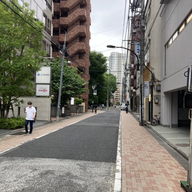 新宿ネバーギブアップ2 月城ビル ビル前面道路